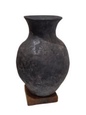 240 �  - Zwarte sculptuur op metalen sokkel / hg 38 - dia 24 cm